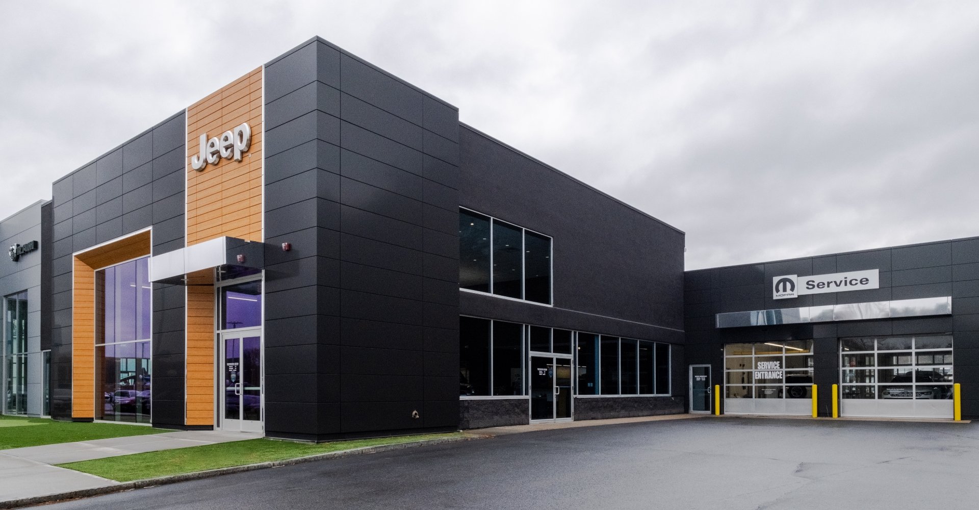 Deluca Jeep building exterior