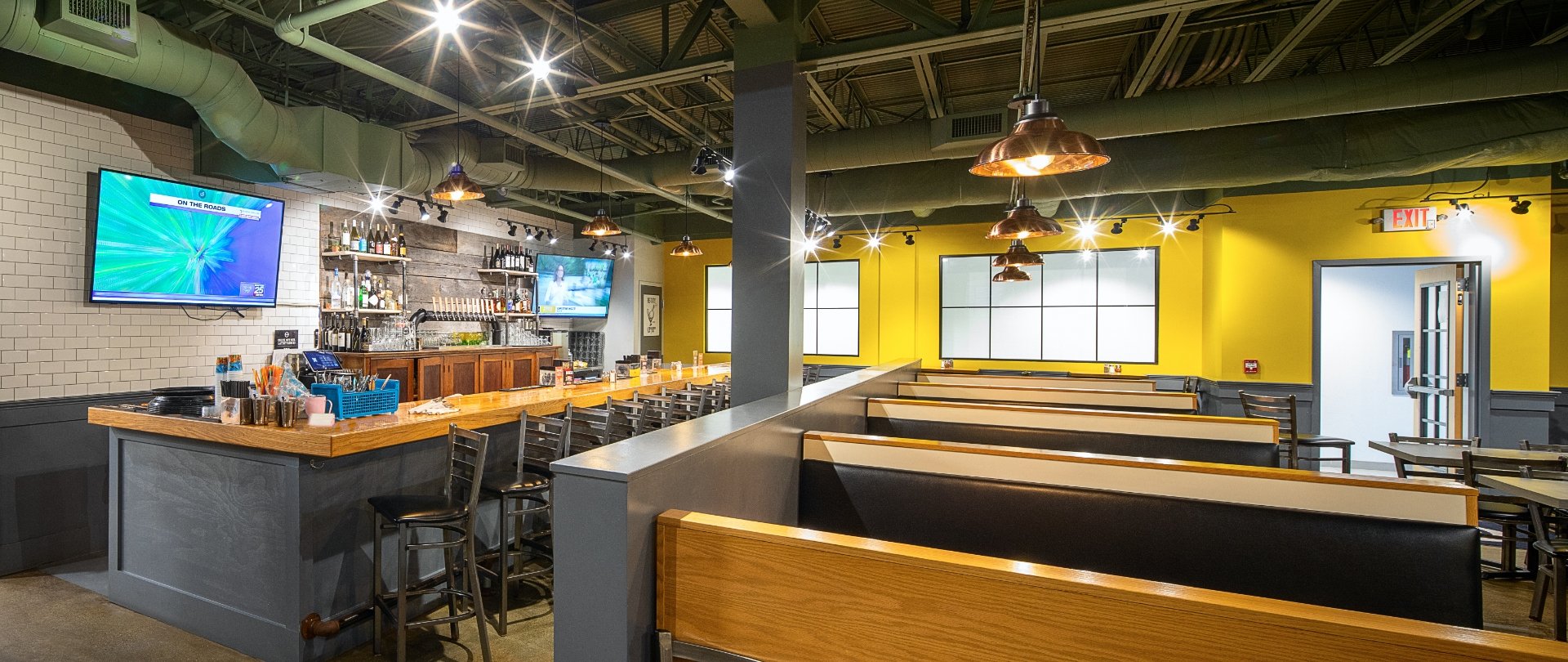 Otto Pizza dining booths